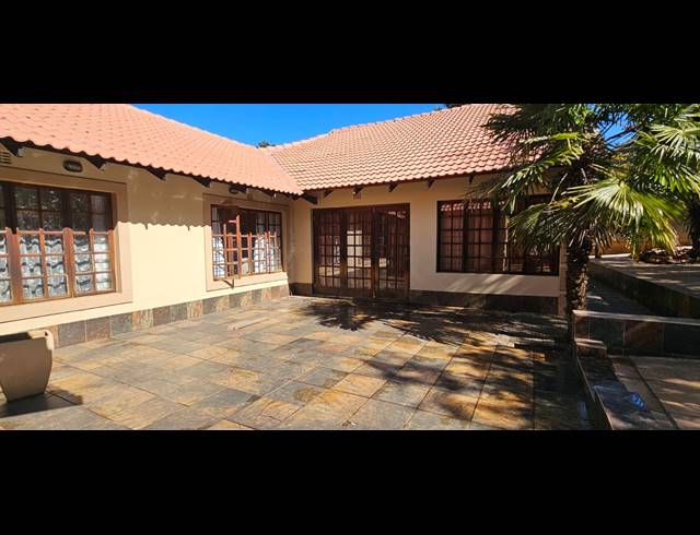 5 BEDROOM FREESTANDING FOR SALE IN SAFARI GARDENS